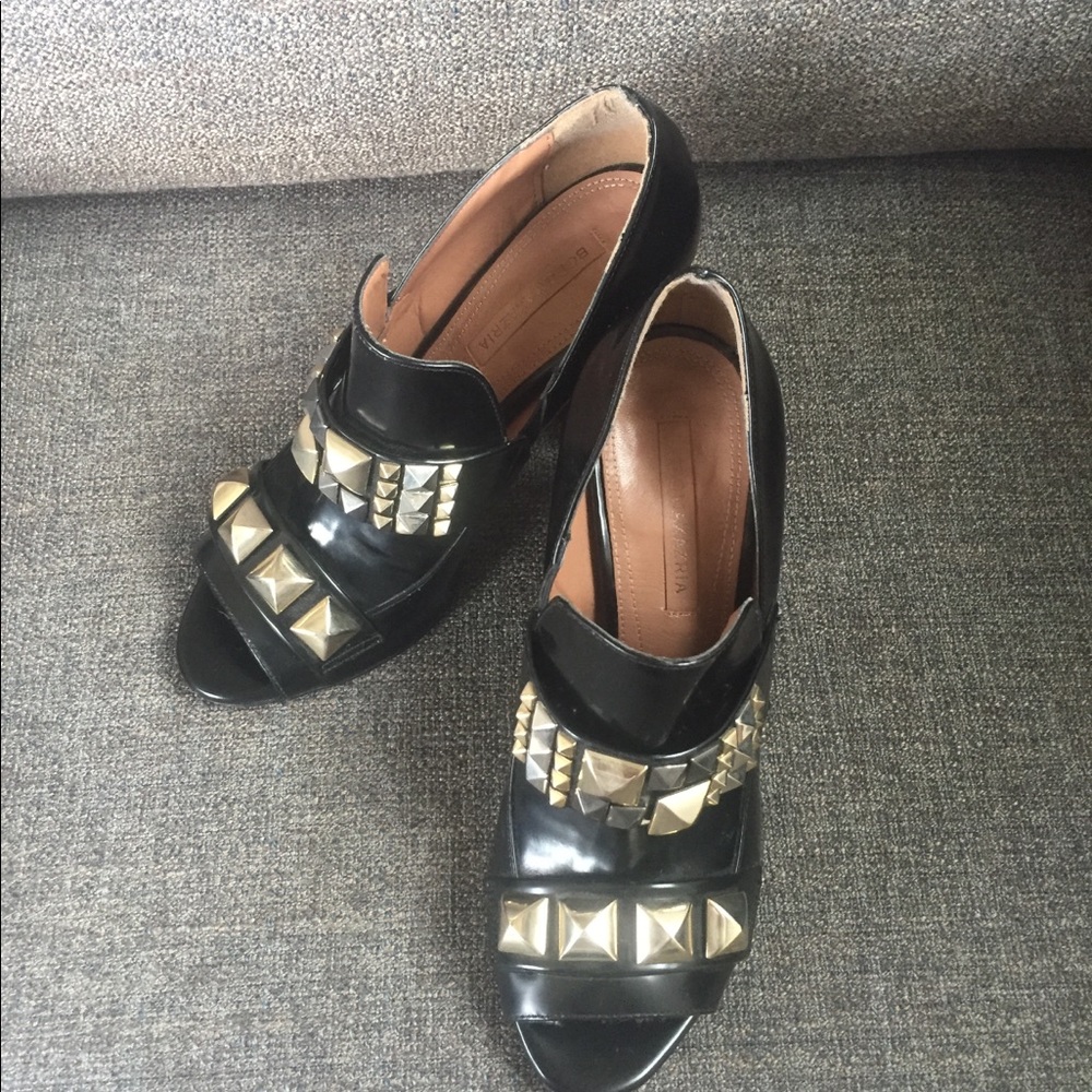 Bcbg open toe heels